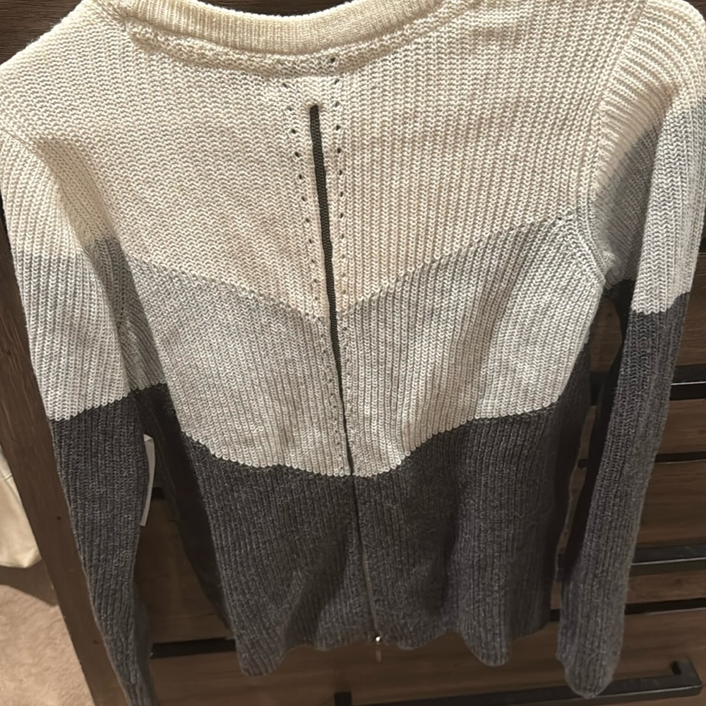 Design History Carrie Zipper Back Sweater